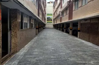 Oportunidade de apartamento de 02 quartos à venda perto da praia do forte