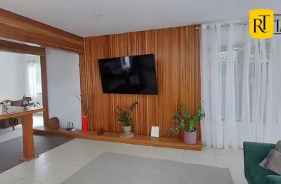 Casa à venda com 3 suítes e com pé direito alto em são pedro da aldeia