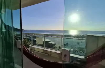 Apartamento à venda com vista total para a praia grande, arraial do cabo/rj