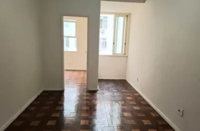 Copacabana  apartamento 2 quartos  em rua nobre  cinco de julho