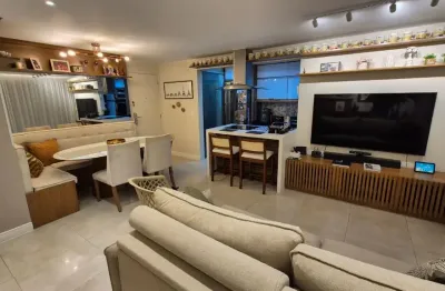 Excelente apartamento reformado c 2 quartos em botafogo