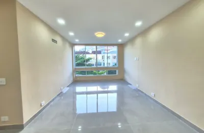 *apartamento reformado com 3 quartos (1 suíte + 1 suíte canadense) — av. bartolomeu mitre, leblon*