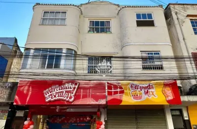 Sobrado comercial em localização privilegiada, para alugar!