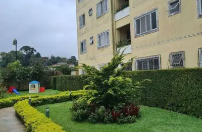 Apartamento térreo,  2 quartos (1 suíte), sala, banheiro social, cozinha, área de serviço ampla e garagem.