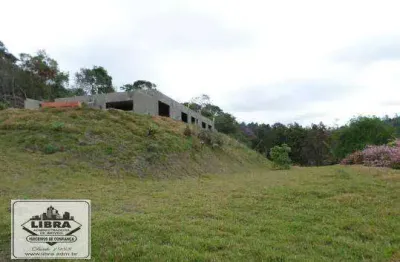 Casa em construção com vista maravilhosa em condomínio tranquilo na melhor área do green valley. poço e fossa concluída. acesso ao terreno.