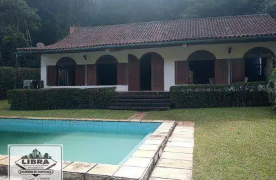 Casa com 5 quartos e área com grande potencial para construção à venda!