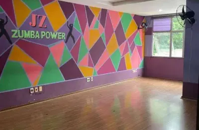 Sala comercial em localização privilegiada com 02 salas, banheiro social, cozinha e lavabo.