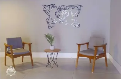 Apartamento de 1 quarto com cozinha americana e varanda à venda.
