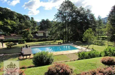 Residência com 8.000 m², 6 suítes e área de lazer privativa completa à venda!