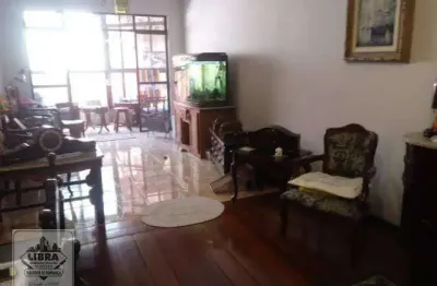 Excelente apartamento com três quartos (sendo uma suíte), com dependências, lazer no condomínio, garagem e elevador.