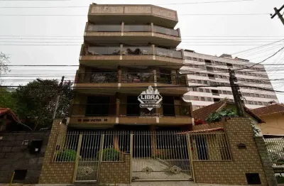 Apartamento 2 quartos (1 suíte), sala espaçosa com lareira e varanda para alugar!