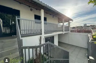 Casa para venda em araxá, santo antônio, 4 dormitórios, 2 suítes, 3 banheiros, 2 vagas