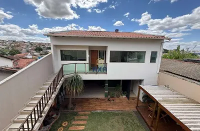 Casa com 4 quartos à venda na IPIAÓ, 300, Centro, Araxá por R$ 1.700.000