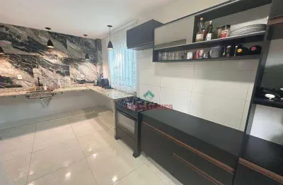 Casa com 2 quartos, cozinha moderna, suíte e quintal em jardim guandu