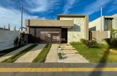 Casa térrea localizada no jardins bolonha, com 3 suítes plenas.
