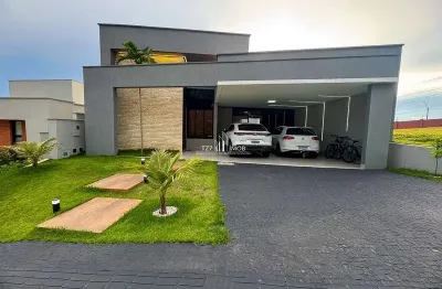 Casa térrea mobiliada com 4 quartos e 3 suítes plenas.