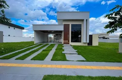 Casa térrea com 3 suítes plenas sendo uma master + home office.