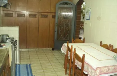 Casa com 3 quartos à venda na Rua Frei Bernardino Coste, Jardim Iva, São Paulo