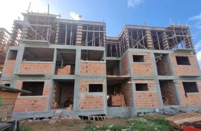 Apartamento á venda com 53m² em tijucas, 2 dormitórios, sacada com churrasqueira