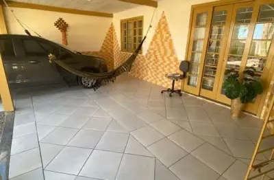 Ótima casa com um amplo terreno com de 455m² á venda no bairro universitário