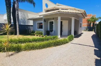 Casa á venda com 100m² no bairro praça em tijucas, 2 dormitórios, semi mobiliada