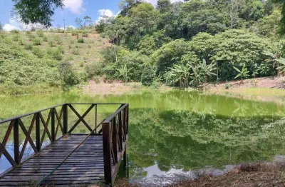 Sítio à venda, 13ha, duas casas;77 e 520m², 5 quartos; 2 suítes; pé direito alto; canil 18m²; pomar