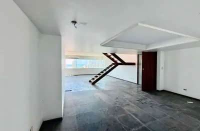 Oportunidade cobertura com piscina; 370m²; 5 quartos, 3 suítes, salas amplas e 3  garagem. vista in