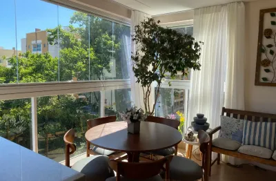 Apartamento novo e todo mobiliado 3 quartos no bacacheri, lindamente decorado vendido com tudo, exceto, o piano e pequenos objetos de decoração.