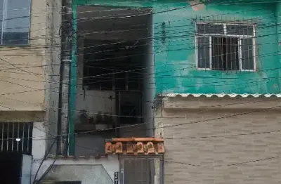 Casa à venda, com 2 quartos, 1 suíte e um terraço grande no Bairro Dr. Laureano.