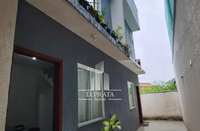 Charmosa casa duplex à venda em excelente localização e conforto