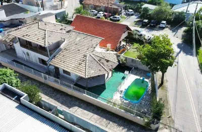 Casa à venda, no bairro armação do pântano do sul, florianópolis-sc, com 4 quartos, 2 suítes, com 4 vagas