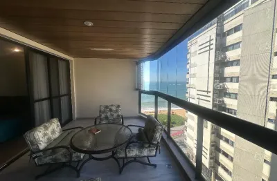 Apartamento espetacular com 300m², prédio frente mar na praia da costa!