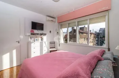 Apartamento com 2 quartos à venda na Rua Vasco da Gama, 1111, Bom Fim, Porto Alegre por R$ 340.000