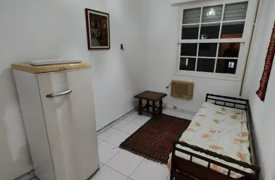 Aluguel de apartamento de 45m2 com  1 dorm, sala ,  banheiro e cozinha  no bairro do embaré em santos-sp