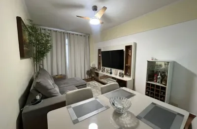 Venda de belíssimo apartamento na quadra da praia  de 77m2 de 2 dorms, 2 banheiros e vaga de garagem coletiva na ponta da praia em santos-sp