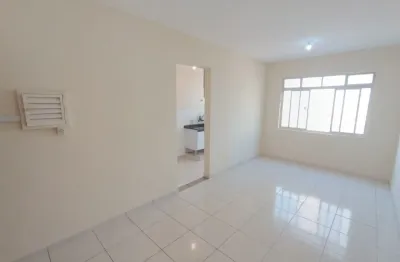 Aluguel de sala living  de 36m2 reformada , 1 banheiro e 1 vaga coletiva insuficiente a 30m da praia do  embaré em santos-sp