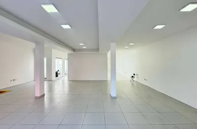 Ponto comercial ao lado da praça ipaminondas no centro de taubaté – 266m²