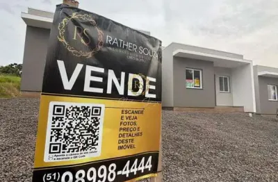 Casa no bairro califórnia, em fase final com excelente localização.