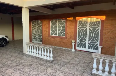 Imóvel comercial e/ou residencial em avenida de grande visibilidade.