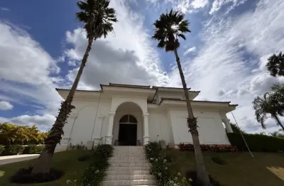 Mansão exuberante em condomínio de luxo com vista para o lago