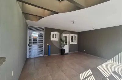 Sobrado à venda com 3 quartos, sendo 1 suíte,  em Vila de Vecchi, Jundiaí, SP