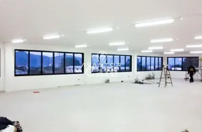Sala comercial nova, com ótima iluminação.  imóvel com 4 banheiros.