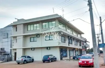 Sala comercial nova, com ótima iluminação.  imóvel com 4 banheiros.