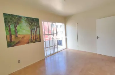 Apartamento, 2 dormitórios, 1 banheiro, sacada, área de serviço, centro
