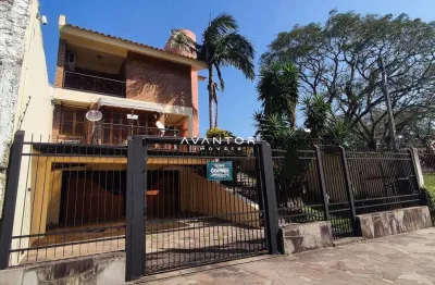 Casa de 430m² de área privativa de 4 dormitórios , pátio , piscina e 04 vagas de