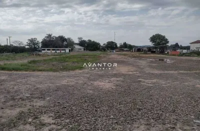 Terreno na boca do monte de 4.800 m², com pavilhão possui 10 salas, 4 banheiros