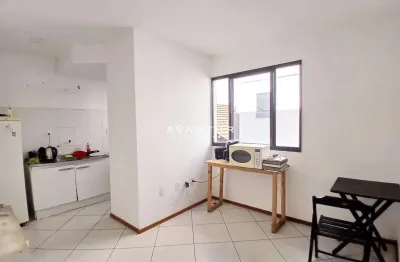 Apartamento no centro, 1 dormitório, 1 banheiro, 1 vaga de garagem