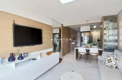 Apartamento no centro, 2 dormitórios, 1 suíte, 2 banheiros, 2 vagas de garagem