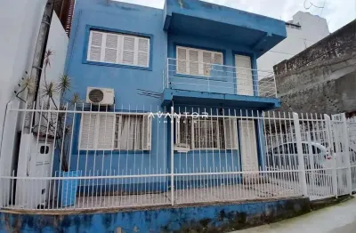 Apartamento amplo de 3 dormitórios, sala ampla, banheiro social, cozinha, área d