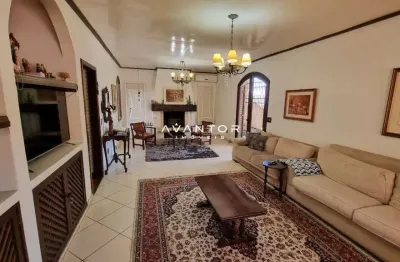 Casa plana, com 3 suítes, no bairro nossa senhora de lourdes